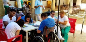 Trabajo grupal en el Patio de la Cruz